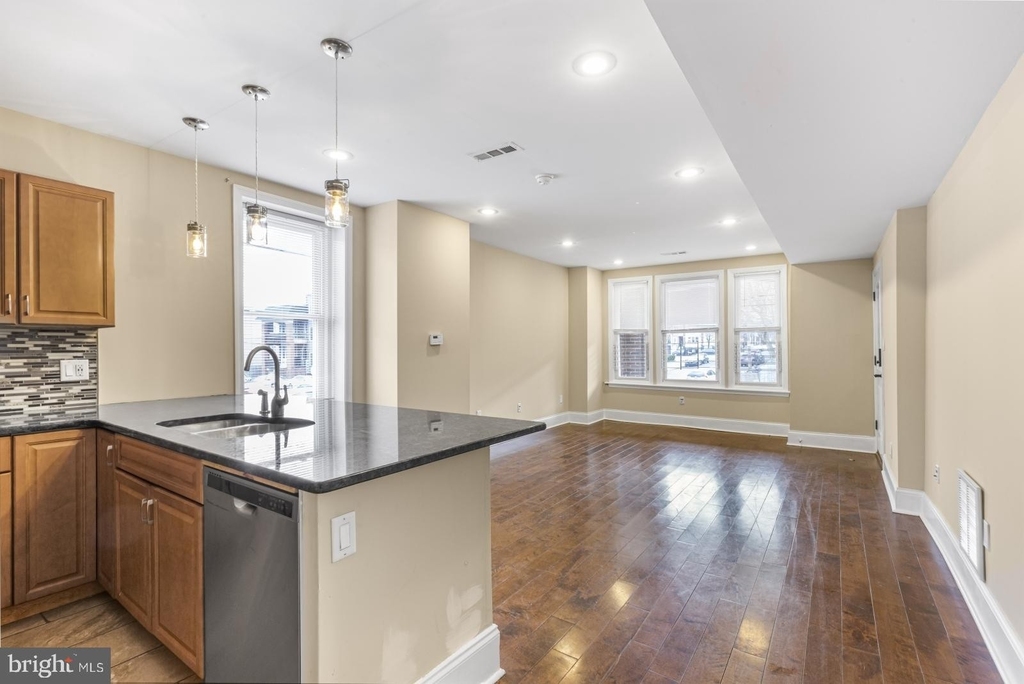 4623 Sansom Street - Photo 8