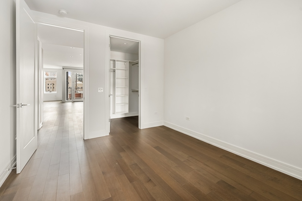 434 W Melrose Street - Photo 14