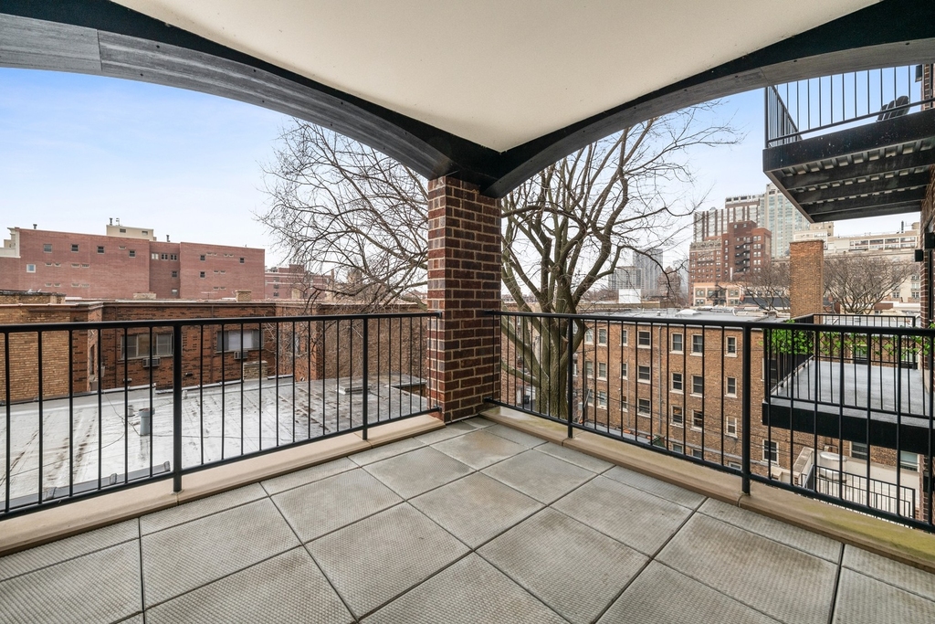 434 W Melrose Street - Photo 12