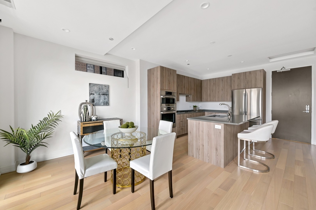 434 W Melrose Street - Photo 2