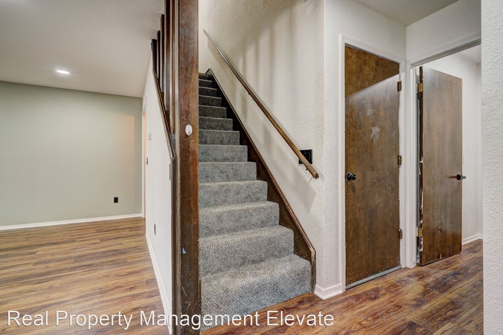 6915 Spinnaker Lane - Photo 2