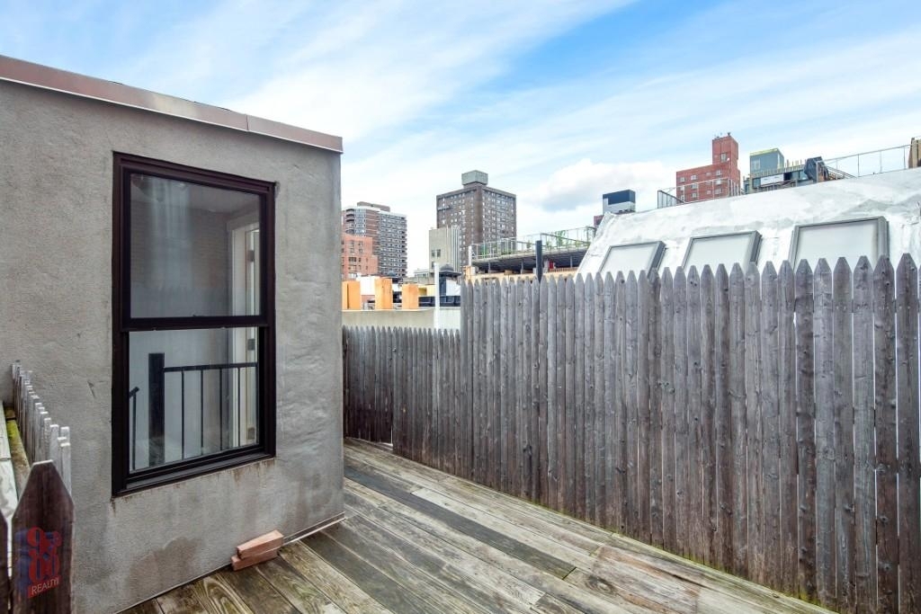 209 East 25th Street - Photo 1