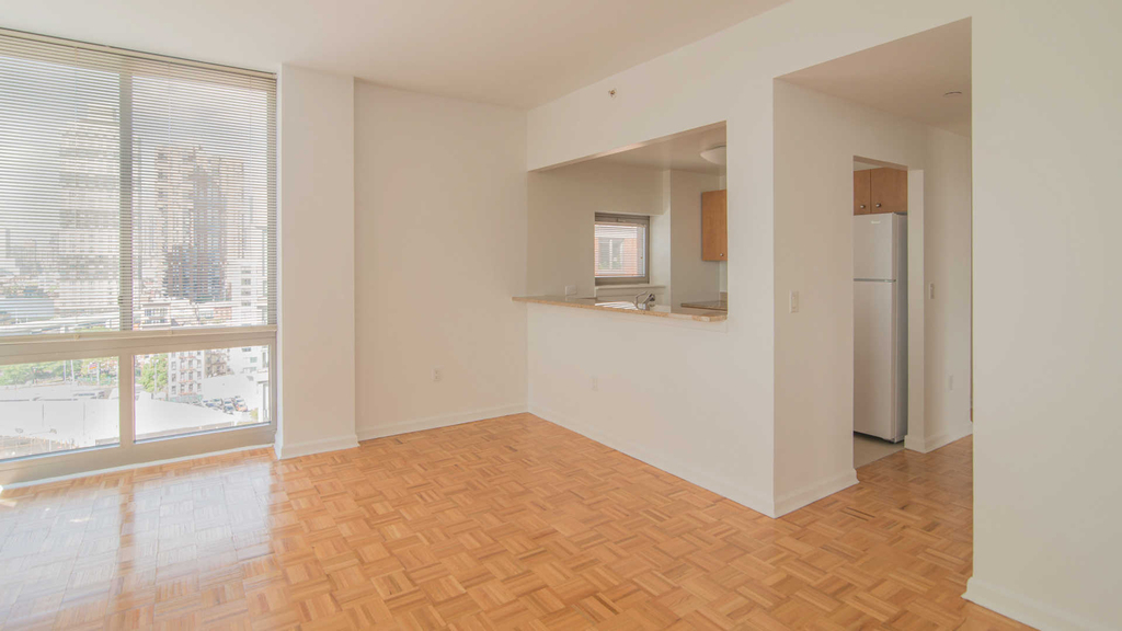 400 West 37th St - Photo 5