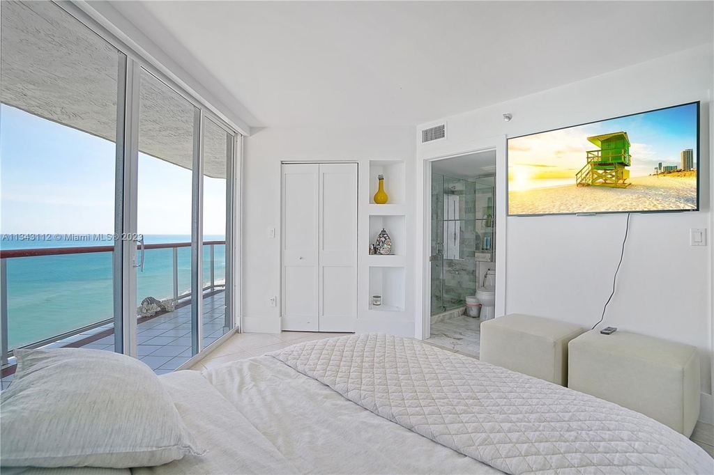 6767 Collins Ave  #1209 - Photo 10