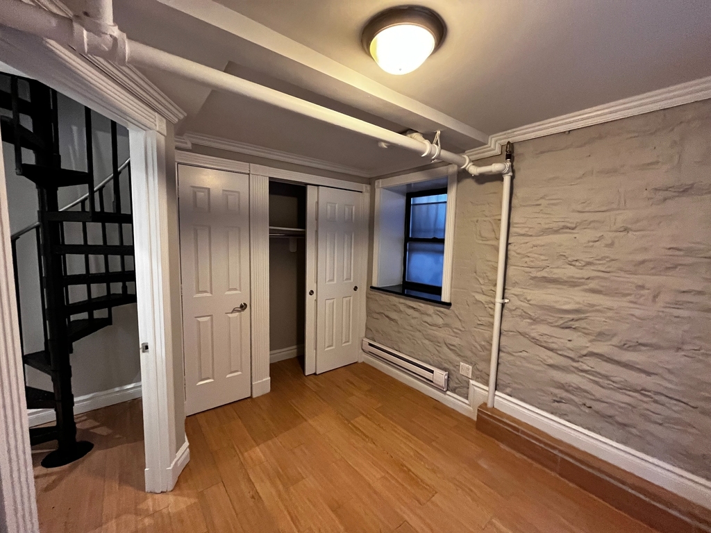 326 East 35th Street - Photo 5