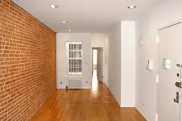 312 East 82nd Street - Photo 3