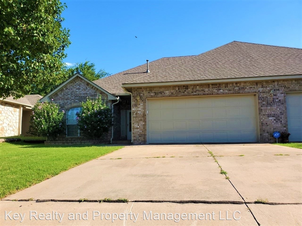 2630 Silvertree Dr. - Photo 13