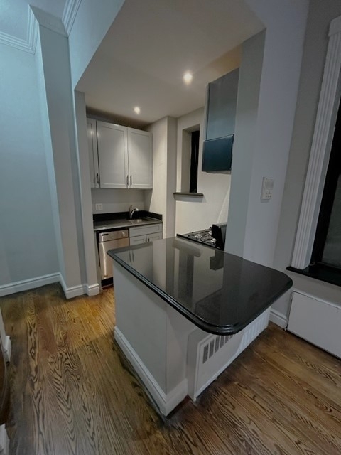 209 East 25th Street - Photo 2