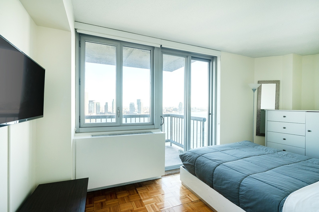 401 East 34th Street - Photo 11