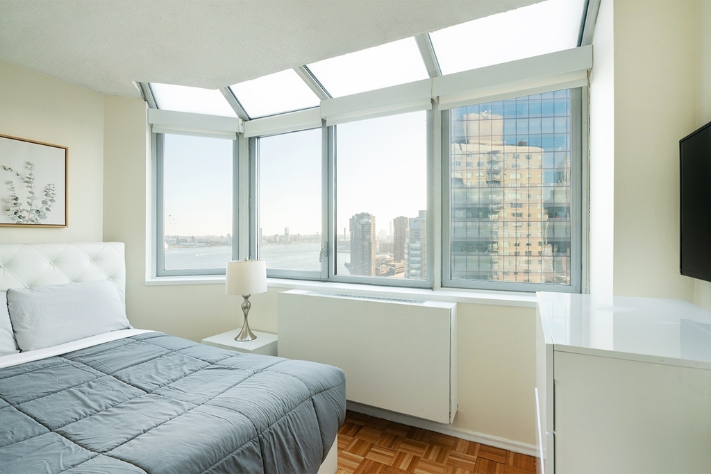 401 East 34th Street - Photo 12