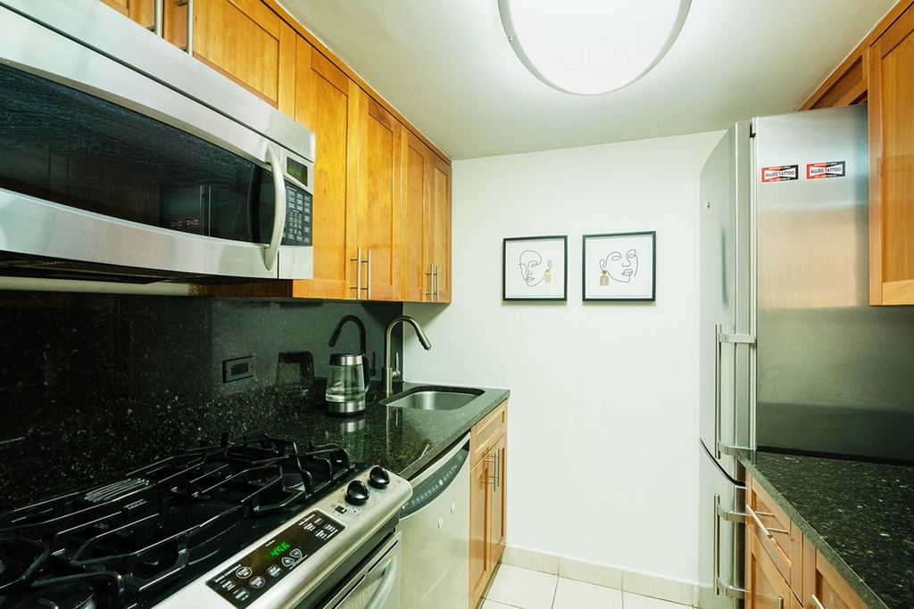 401 East 34th Street - Photo 16