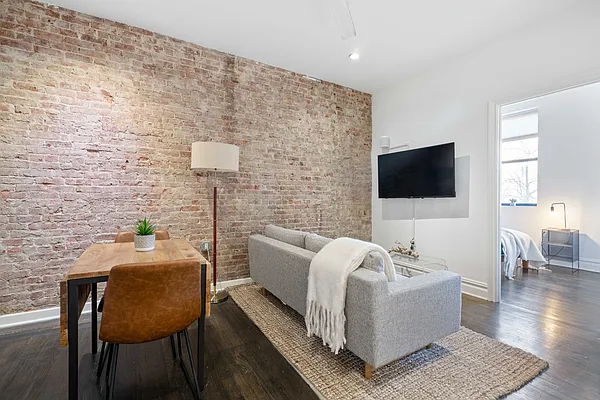 107 Greenpoint Avenue - Photo 2