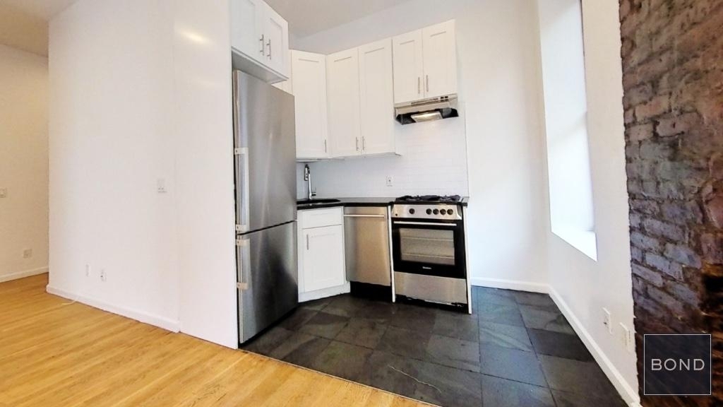 1297 Lexington Avenue - Photo 1