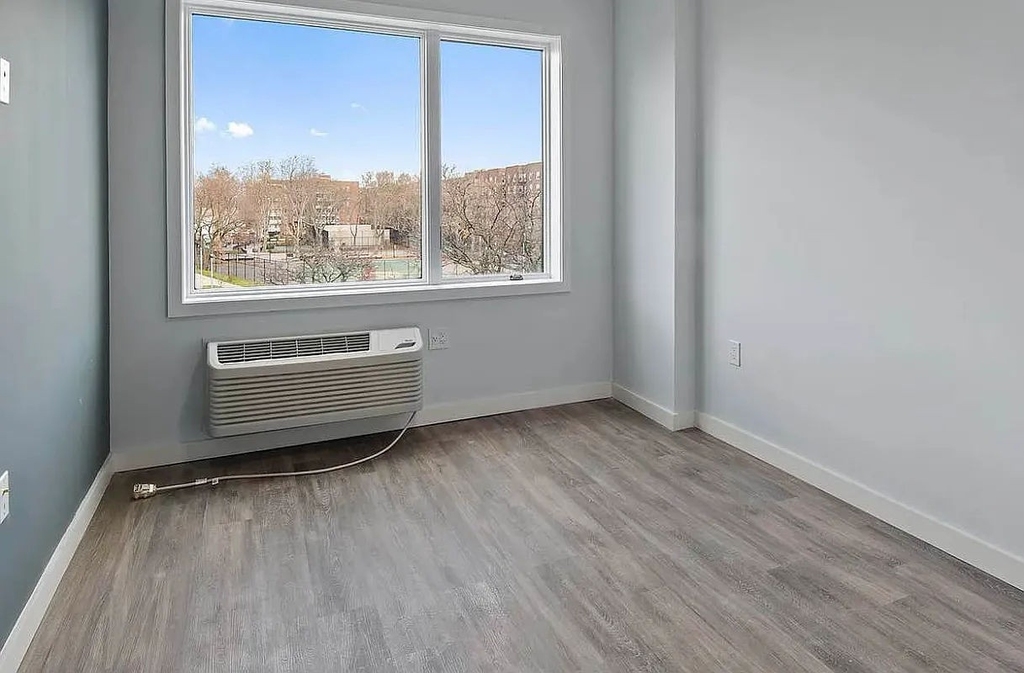 2733 East 12th Street - Photo 3