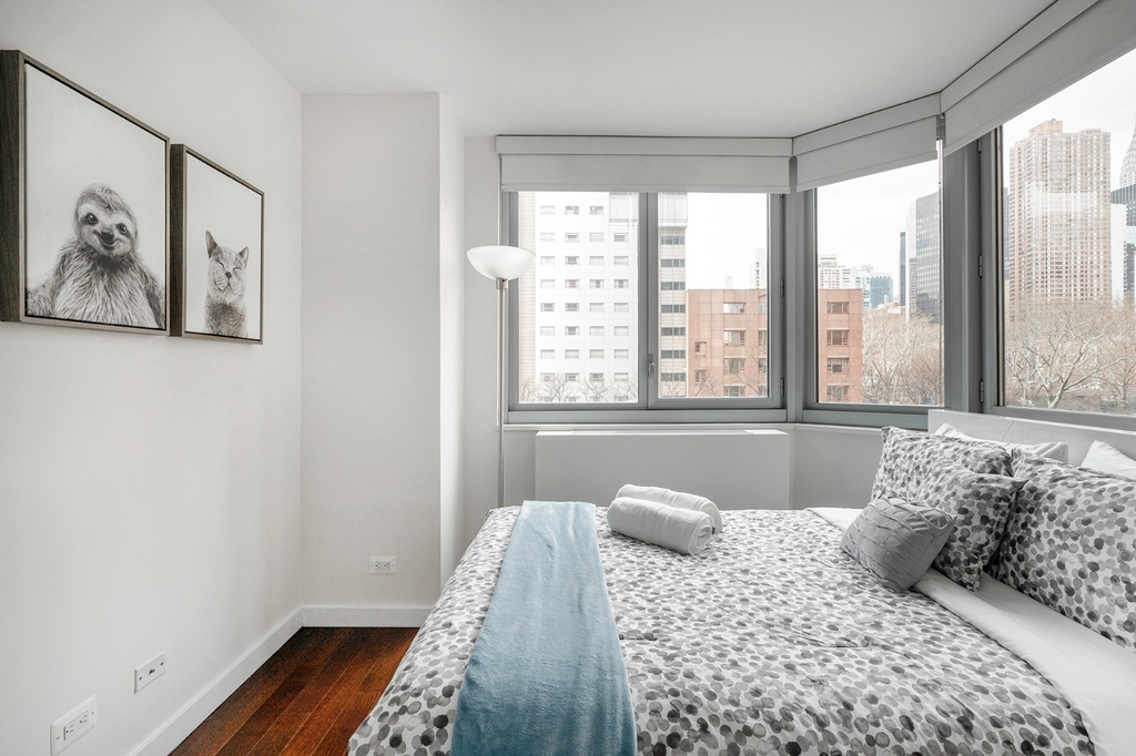 401 East 34th Street - Photo 6