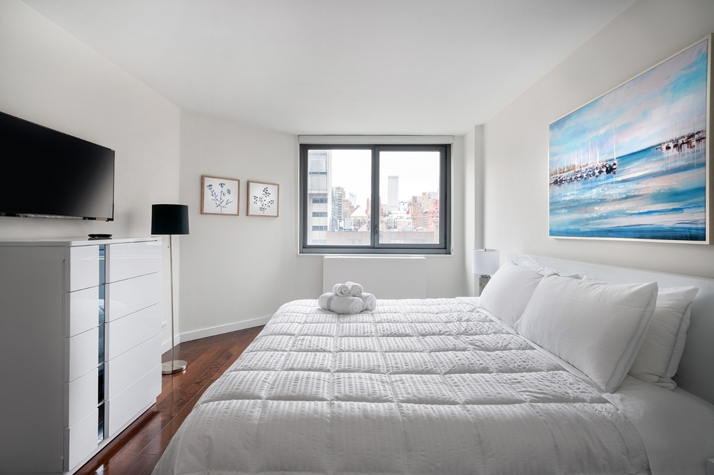 401 East 34th Street - Photo 11