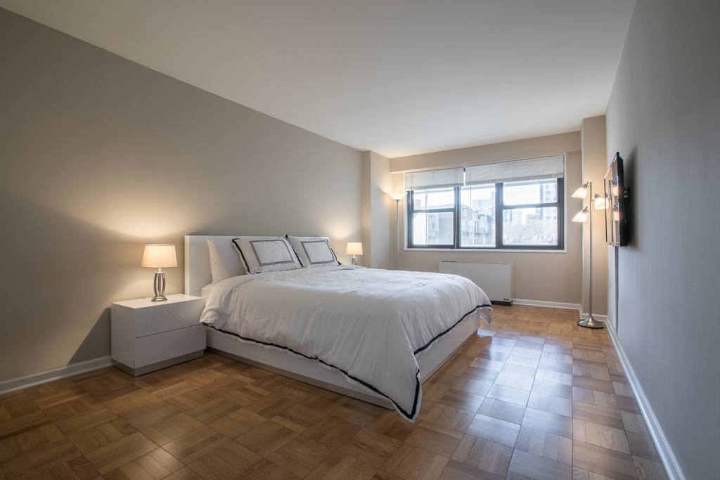 305 East 86th Street - Photo 11