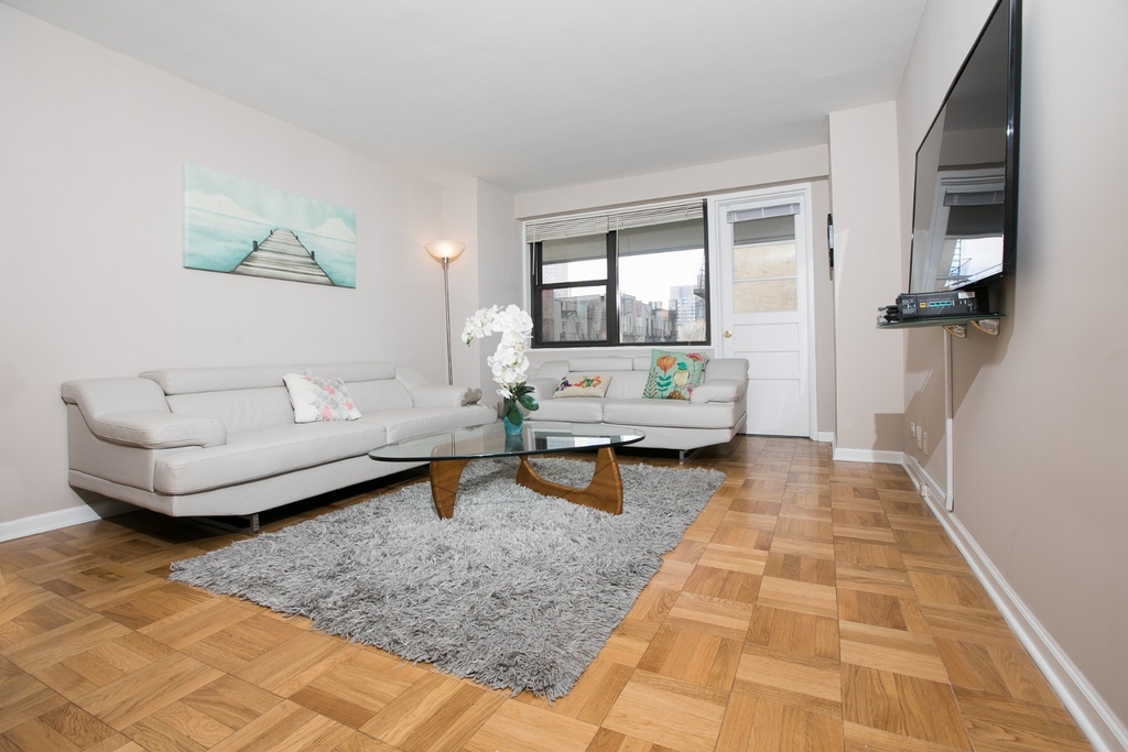 305 East 86th Street - Photo 3