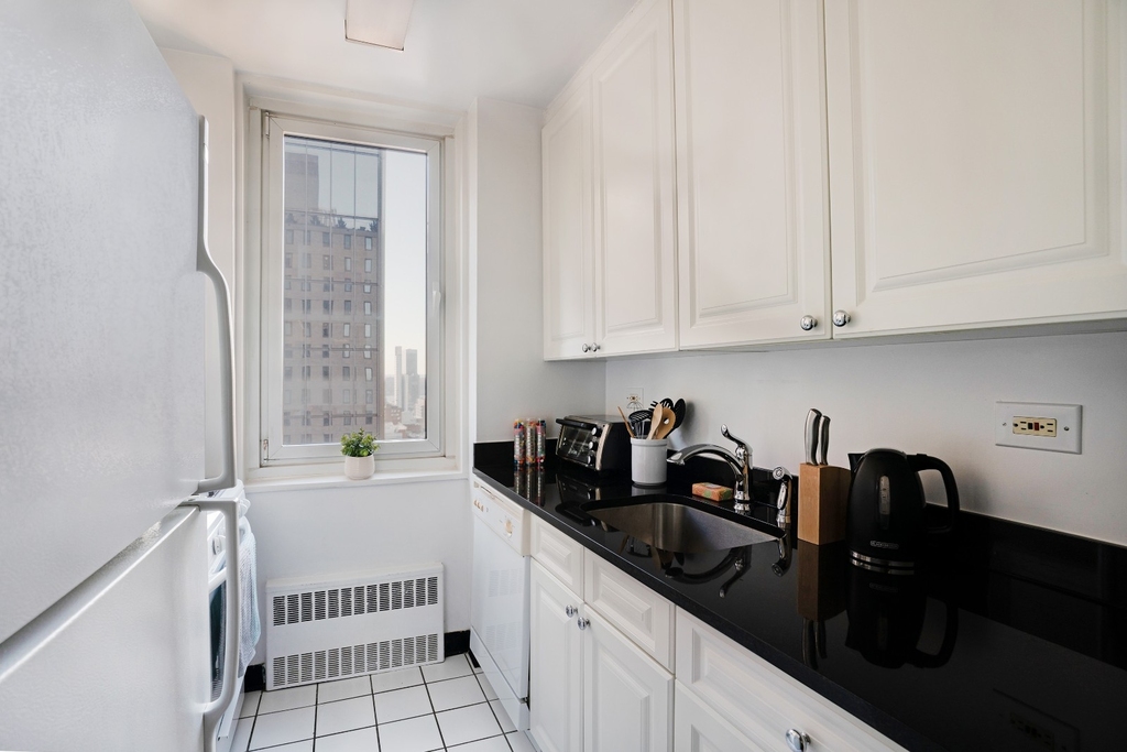 230 West West 55th Street - Photo 15