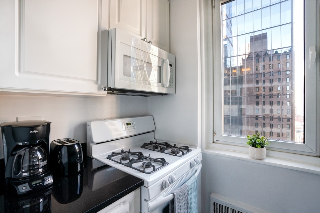 230 West West 55th Street - Photo 14