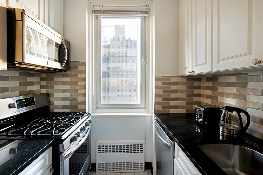 230 West West 55th Street - Photo 6