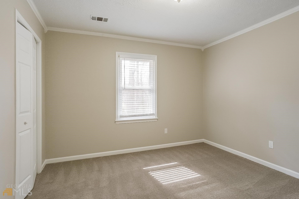 2440 Hillboro Circle - Photo 10