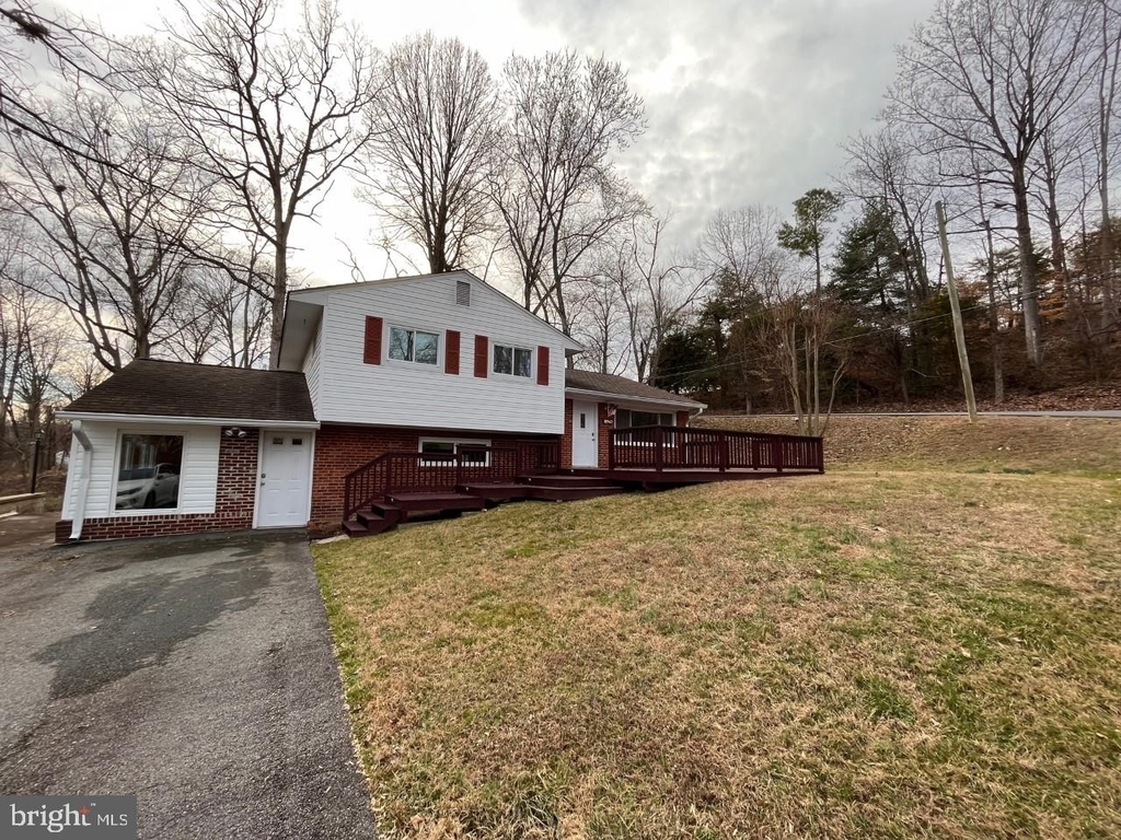 18949 Barnette Circle - Photo 1