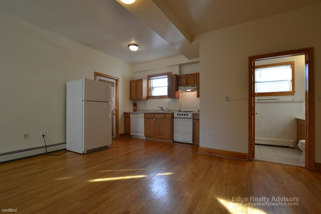 46 Gardner St Apt 1 - Photo 1