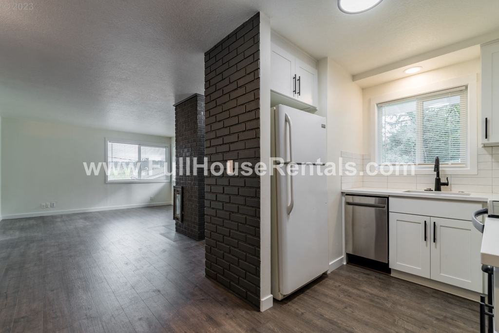 485 W 29th Ave - Photo 4