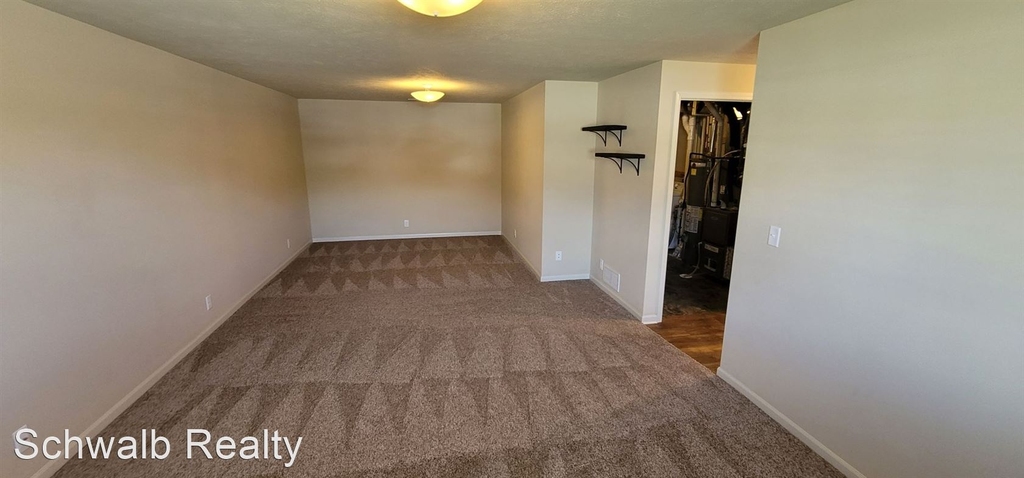 C/o Schwalb Realty 5101 Grover Street - Photo 10