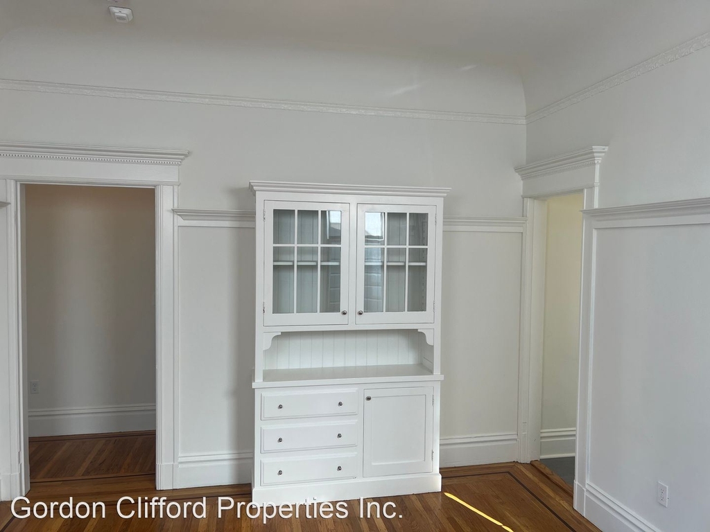 2024 Broderick Street - Photo 2