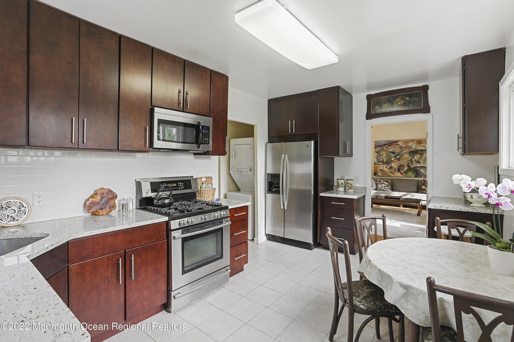 129 Franklin Avenue - Photo 2