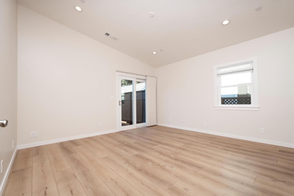 320 22nd Ave - Photo 10