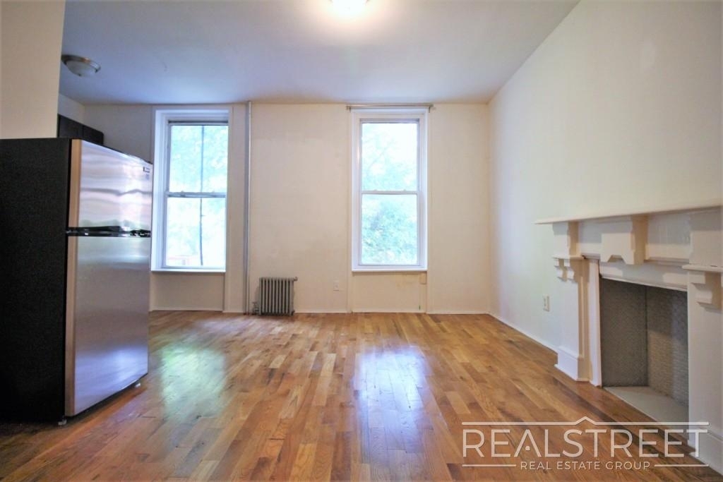 395 Jefferson Avenue - Photo 3