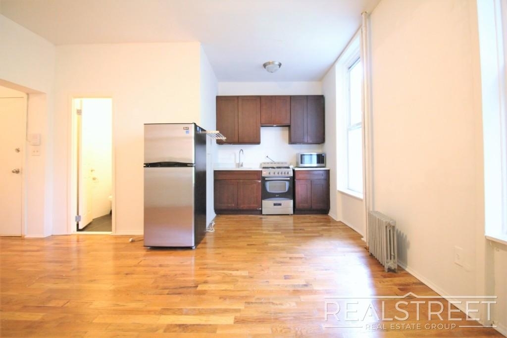 395 Jefferson Avenue - Photo 2