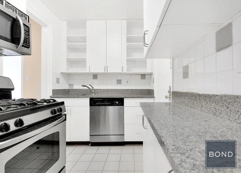 West 79th Street between Columbus Avenue and Amsterdam Avenue - Photo 2