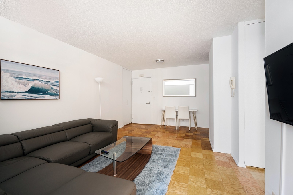 230 West West 55th Street - Photo 6