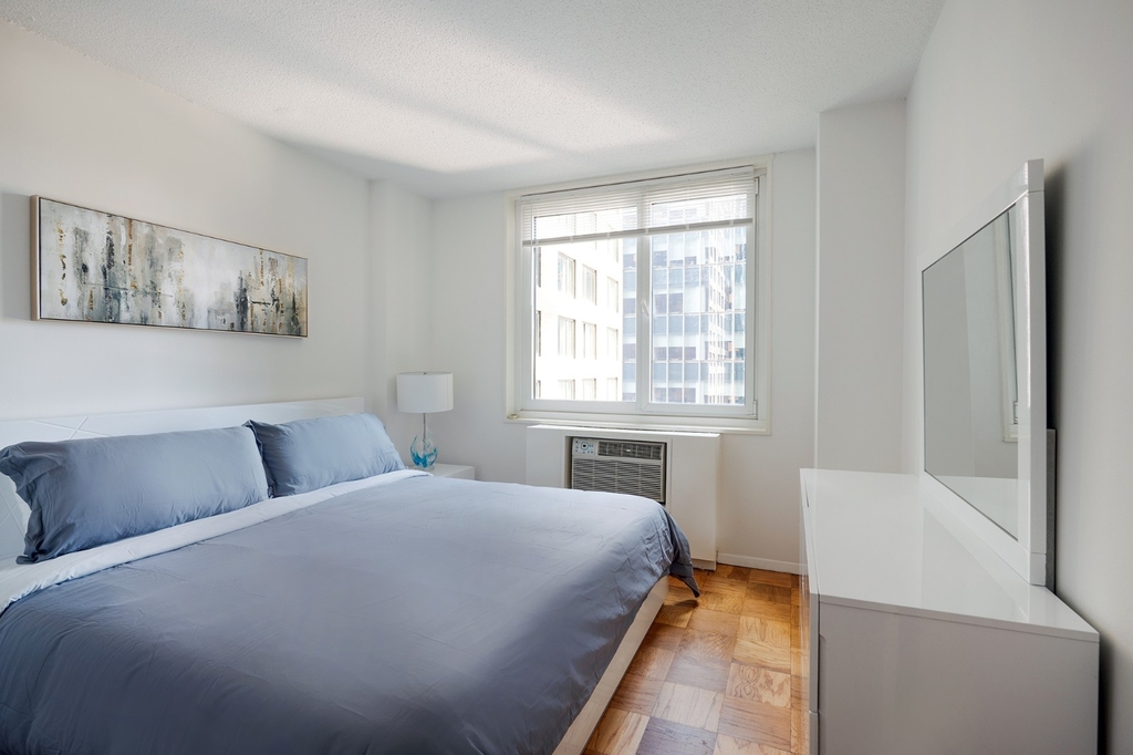 230 West West 55th Street - Photo 10