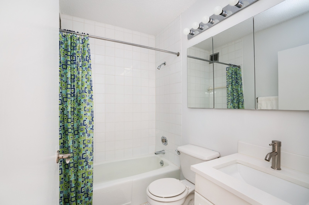 230 West West 55th Street - Photo 8