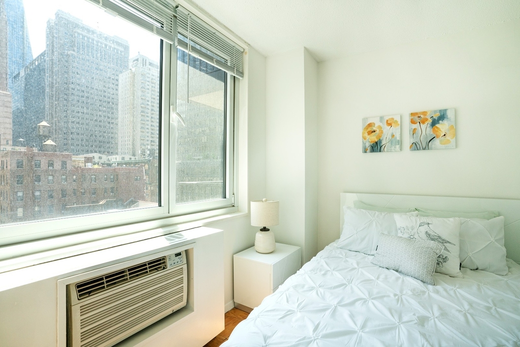 230 West West 55th Street - Photo 4