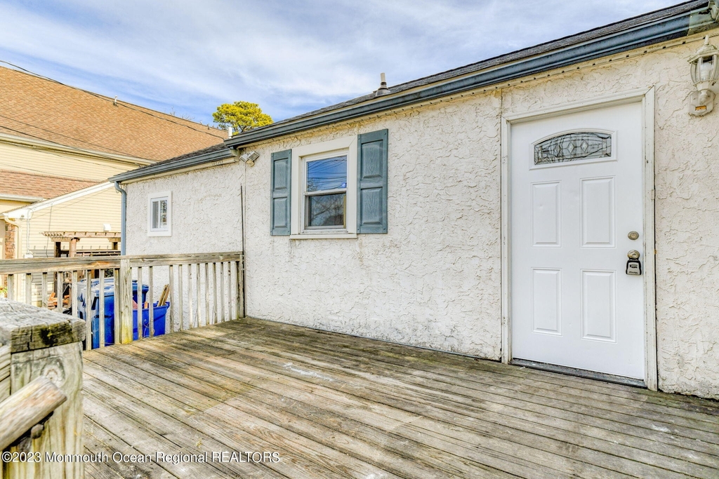 347 Ship Avenue - Photo 5