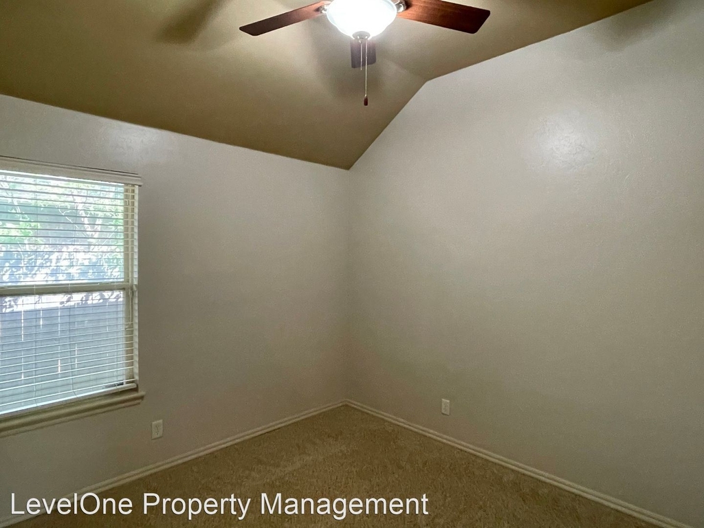 3608 Oakridge Circle - Photo 12