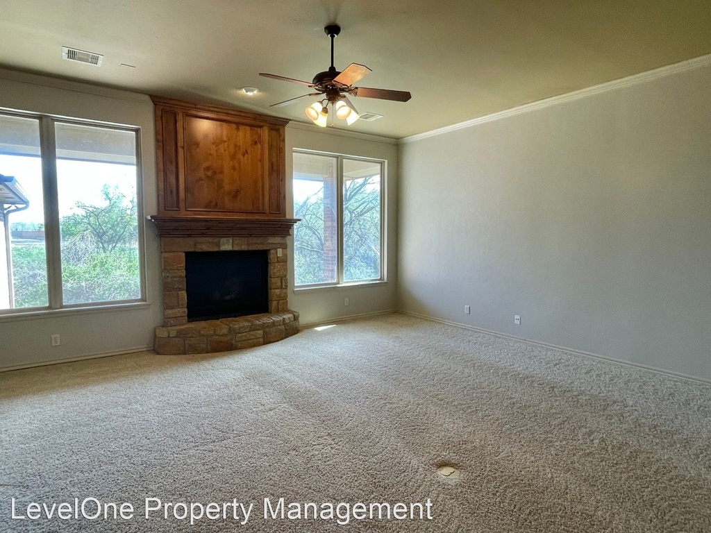 3608 Oakridge Circle - Photo 3