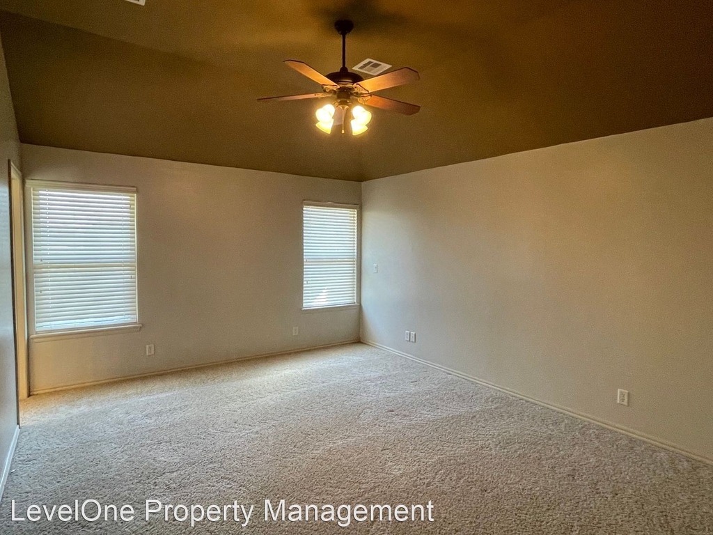 3608 Oakridge Circle - Photo 8