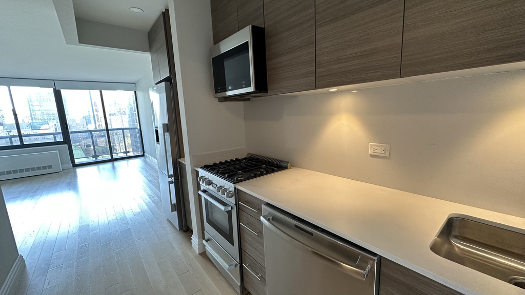 235 West 48th Street - Photo 8