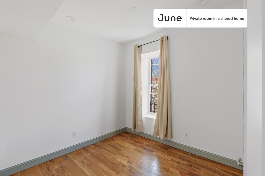 570 Putnam Avenue - Photo 12