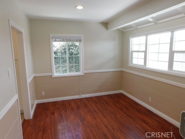 15046 Otsego Street - Photo 8