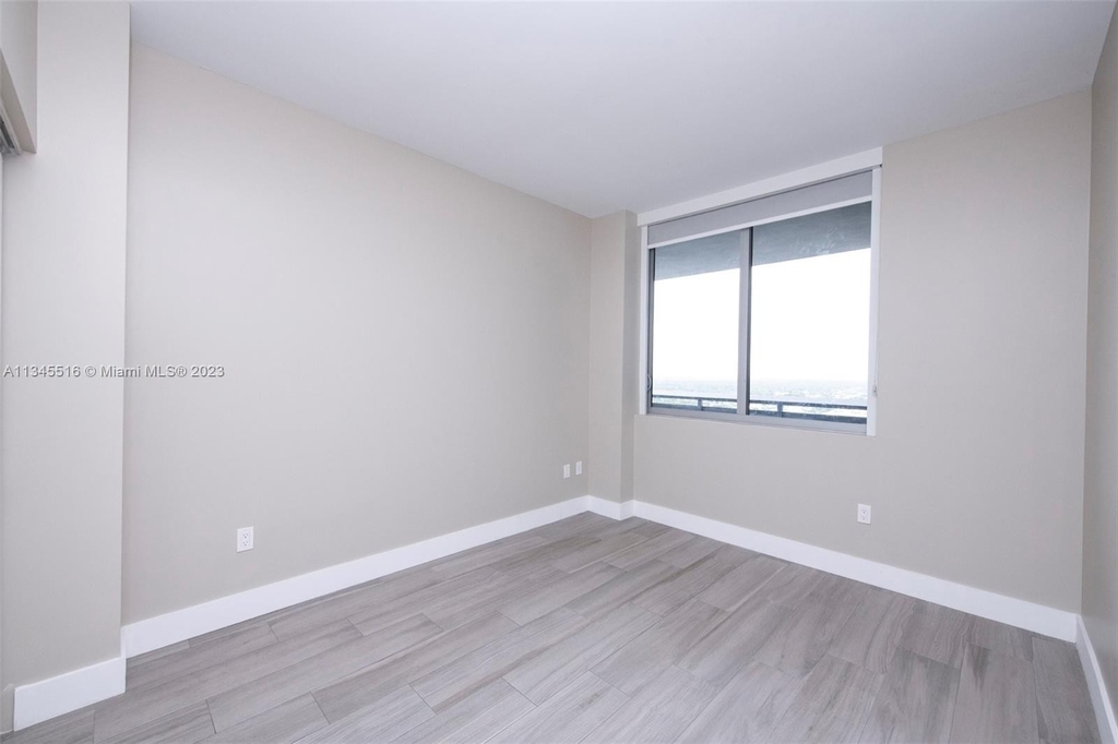 16385 Biscayne Blvd - Photo 17