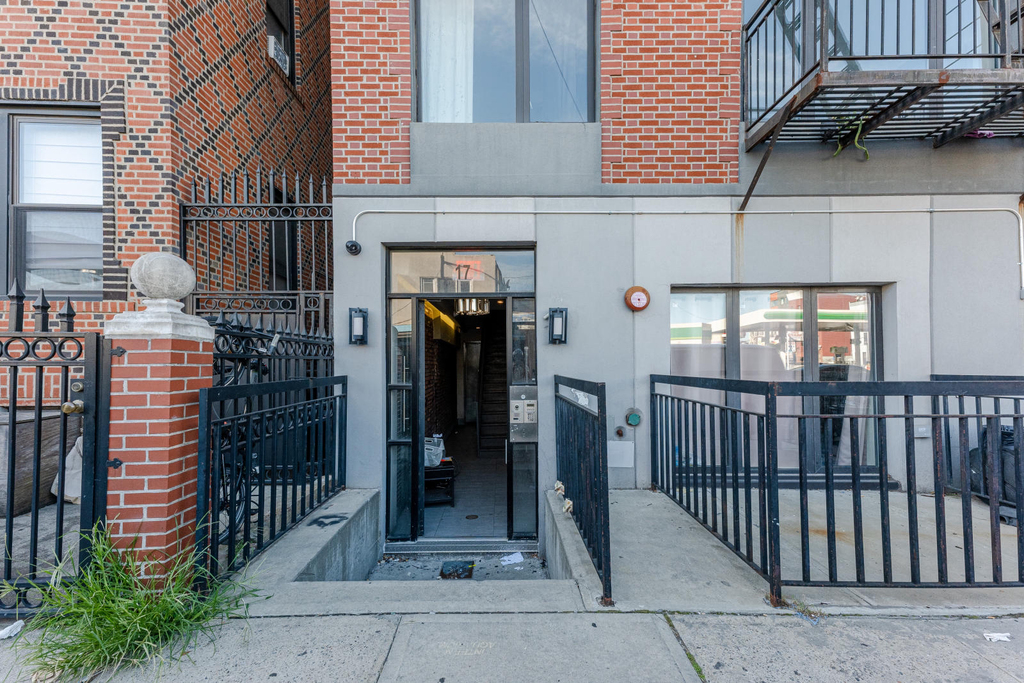 17 Troutman Street, Brooklyn - Photo 7