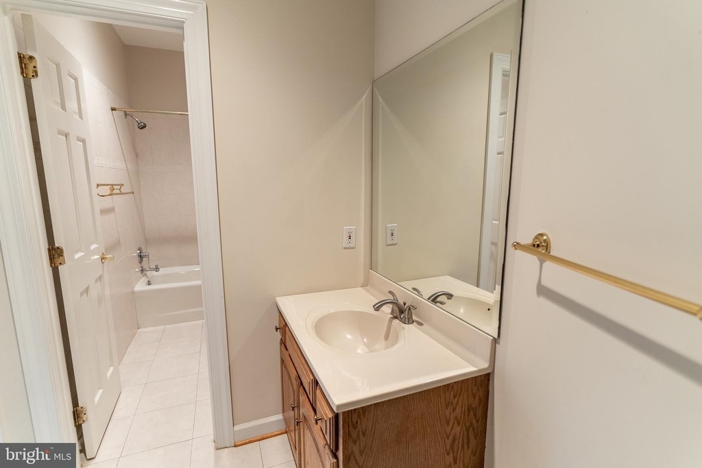 10001 Apple Hill Ct - Photo 36